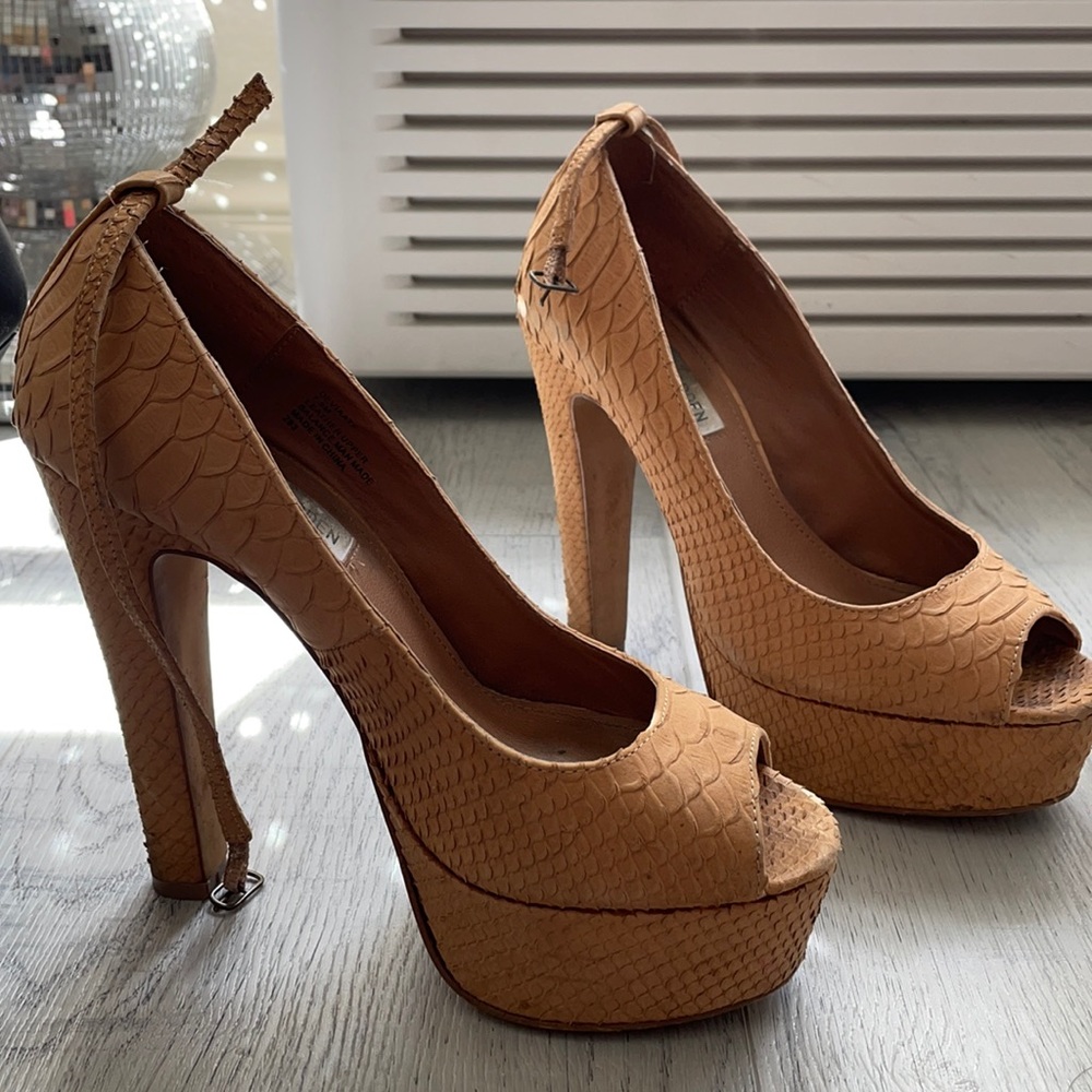 Nude suede heels. 7 1/2